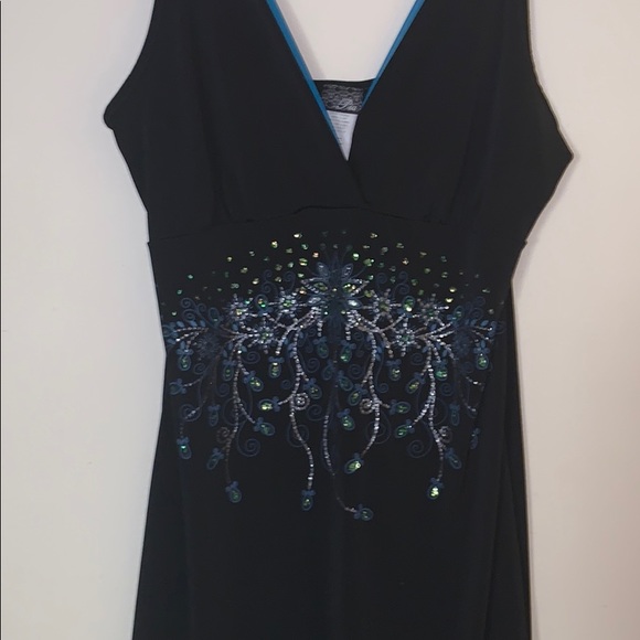 Beautiful dress by Pia. - Picture 3 of 3